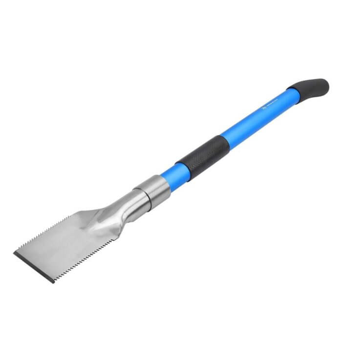 Large scraper with blue handle